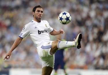 华体会HTH：巴黎同城德比火爆上演，圣曼主场迎战FC，边路对决与伤病困扰点燃战意