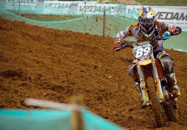 华体会体育_马丁内利职业生涯首帽圆梦，誓言倾尽全力冲刺世界杯席位