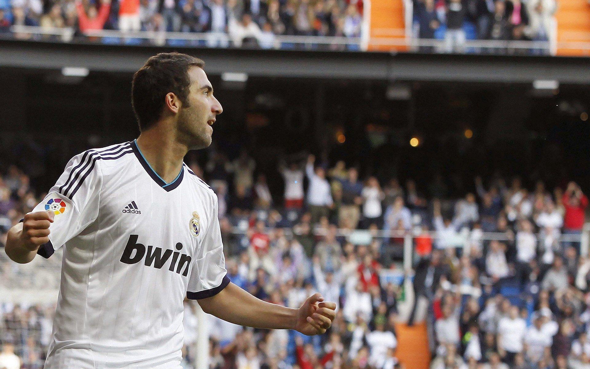 法媒曝巴黎FC冬窗补强计划锁定多员猛将 锋线新星卡利穆恩多成头号目标